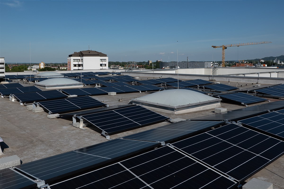 Bild 4 Neue Photovoltaik-Anlage auf dem SES-Shopping-Center MARIANDL in Krems (c) Hannes Polt