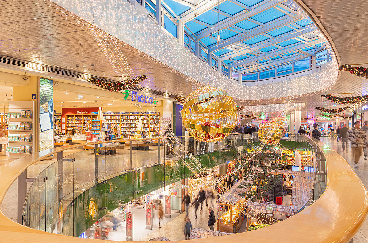 Christmassy mall EUROPARK Salzburg